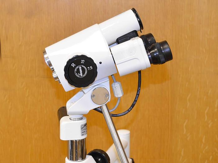 Used LEISEGANG BG/LED COLPOSCOPE ON STAND. UP TO 30 X MAGNIFICATION