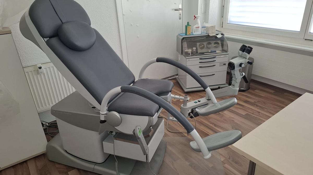 D'occasion SCHMITZ MEDI-MATIC GYNECOLOGICAL CHAIR WITH ZEISS 150FC COLPOSCOPE