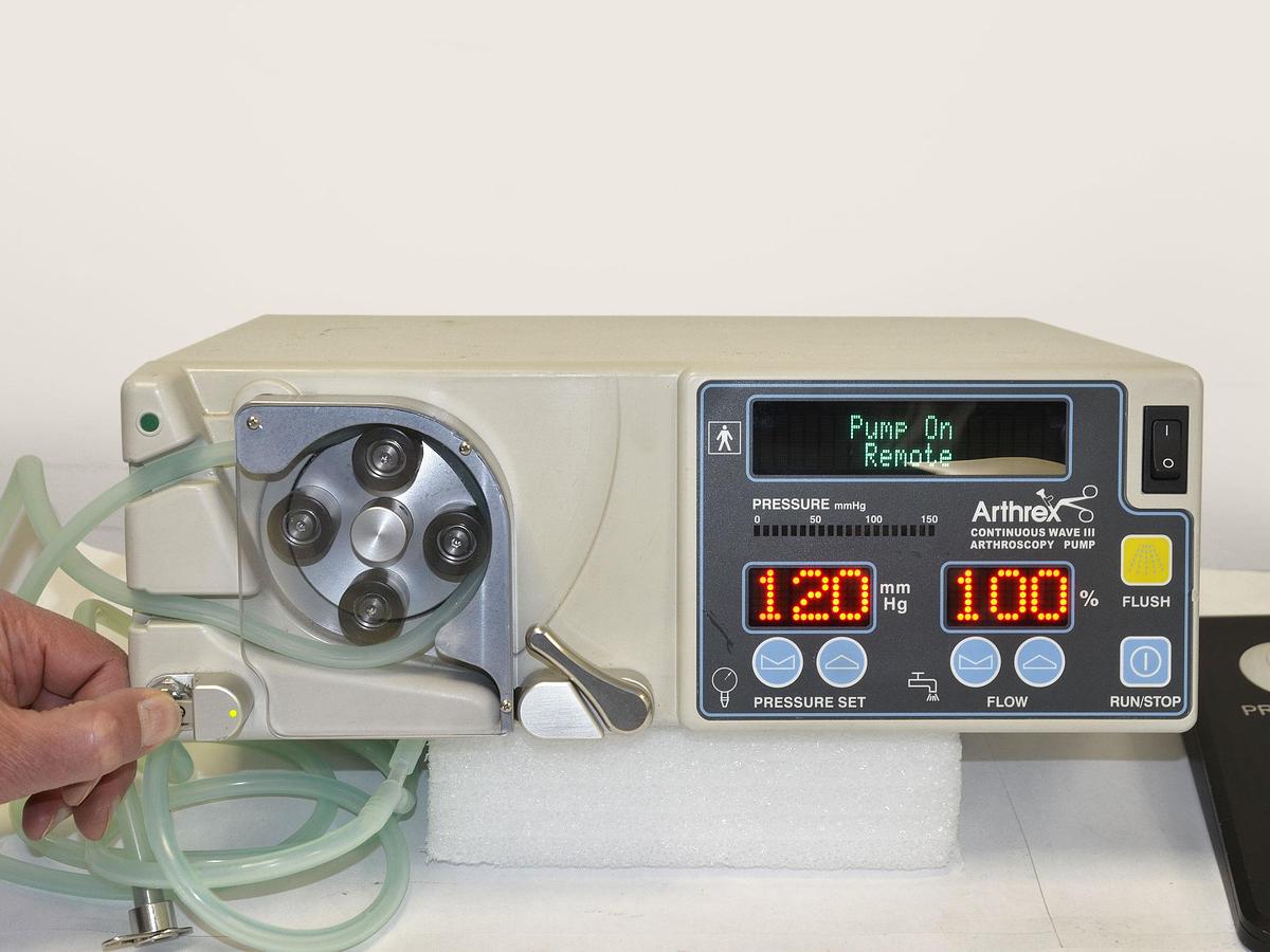 original-d-occasion-pompe-d-arthroscopie-arthrex-ar-6475-avec-pedale.JPG