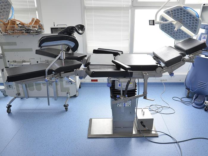 D'occasion TABLE D'OPERATION TRUMPF JUPITER AVEC SES ACCESSOIRES TRES BEL ETAT