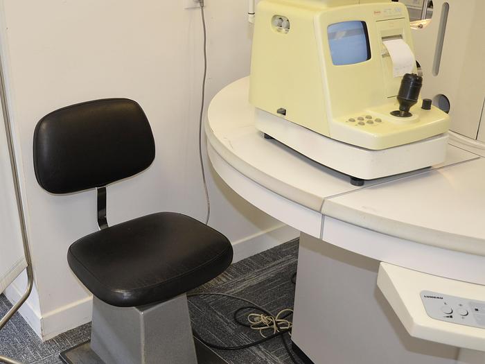 D'occasion TABLE DE CONSULTATION OPHTALMOLOGIQUE LUNEAU