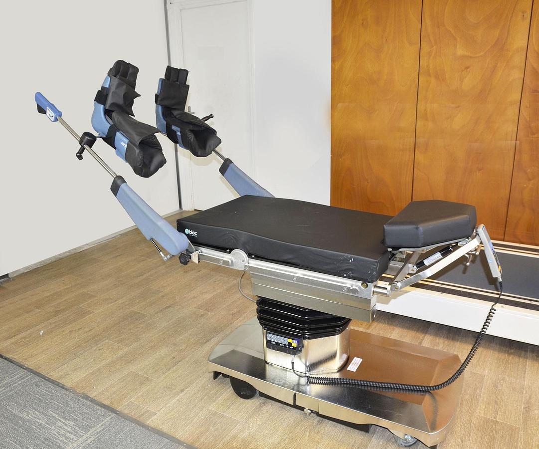 original-d-occasion-table-d-operation-electrique-steris-cmax.jpg