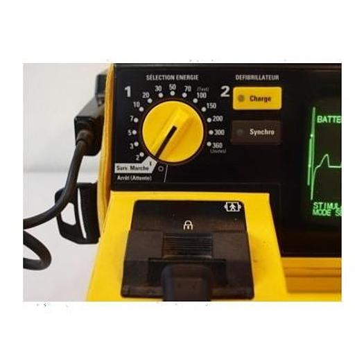Used PORTABLE DEFIBRILLATOR + SCOPE HP CODE MASTER 100