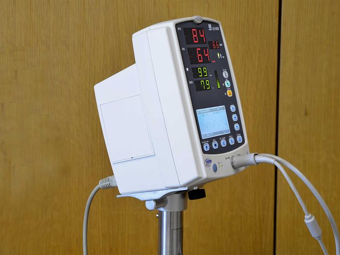 D'occasion MONITEUR MOBILE DE PRESSION BRASSARD, DE SpO2 ET DE FRÉQUENCE CARDIAQUE MINDRAY VS-800