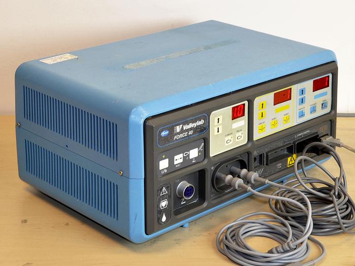 original-d-occasion-bistouri-electrique-valleylab-force-40-mono-et-bipolaire-avec-ses-accessoires.JPG