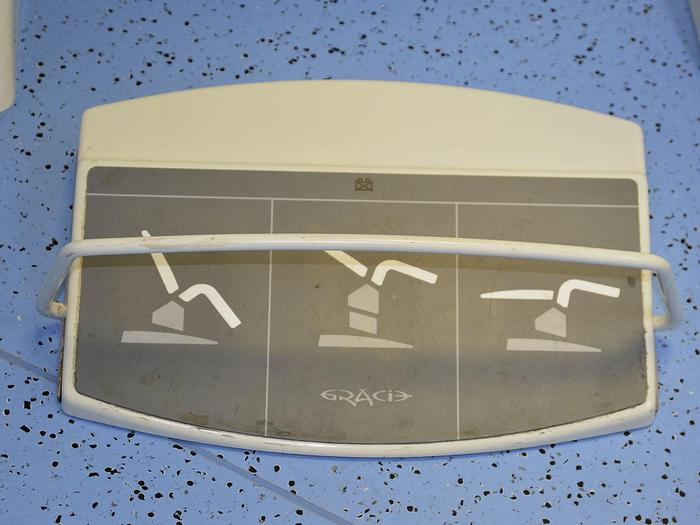 Used GYNECOLOGICAL WORKSTATION COMPOSED OF A GYNECOLOGICAL CHAIR, A VIDEO COLPOSCOPE, AN LCD SCREEN, AND A LINET BORCAD GRACIE MODEL INSTRUMENT TROLLEY