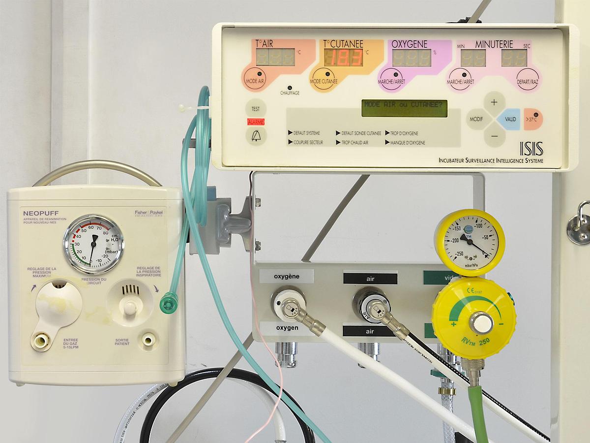 D'occasion TABLE DE RÉANIMATION NÉONATALE MEDIPREMA