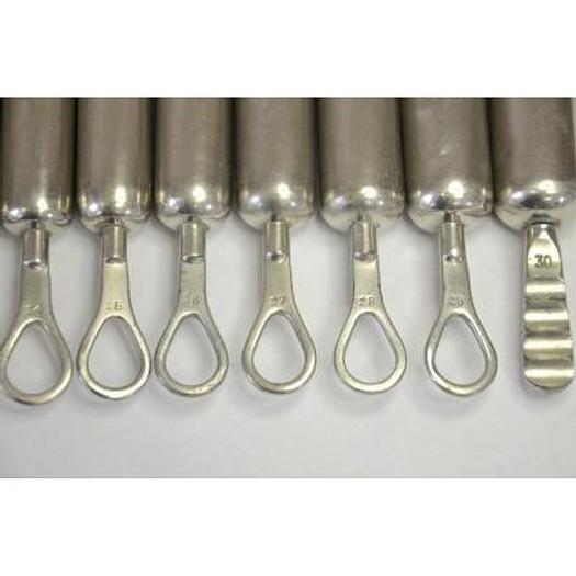 Used SET OF CANDLES IN DIFFERENT SIZES