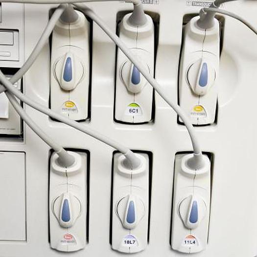 Used TOSHIBA APLIO XG ISTYLE ULTRASOUND WITH 6 PROBES INCLUDING 3D/4D AND FLAT SCREEN