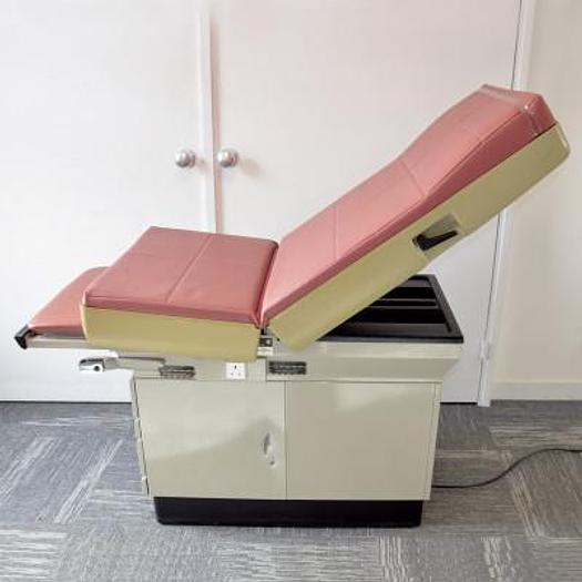 Used MIDMARK PROMOTAL 404 EXAMINATION TABLE WITH DRAWERS AND STIRRUPS