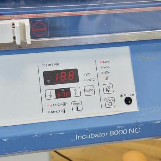 Used INCUBATOR DRAGER 8000 NC