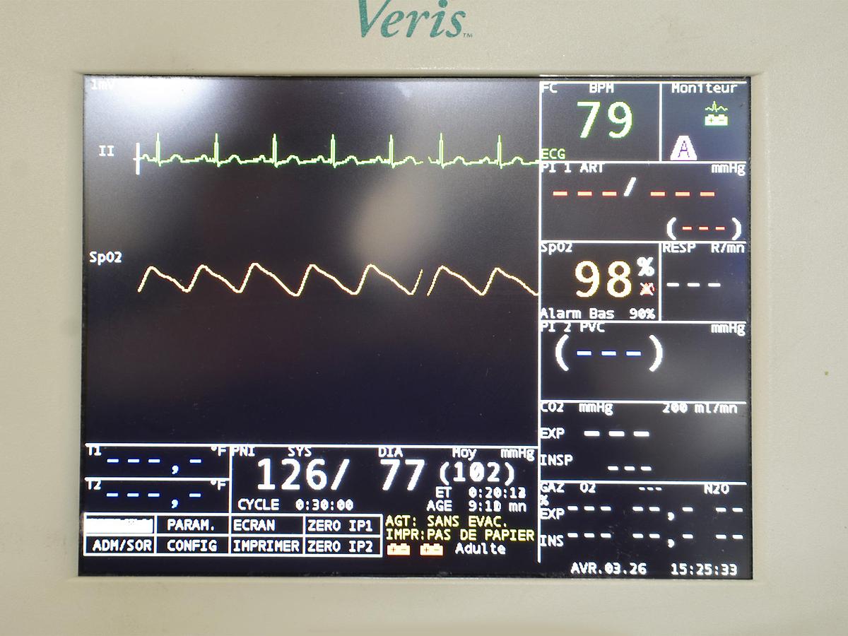 D'occasion MEDRAD VERIS 8600 VITAL SIGNS MONITOR WITH REMOTE DISPLAY, MRI COMPATIBLE