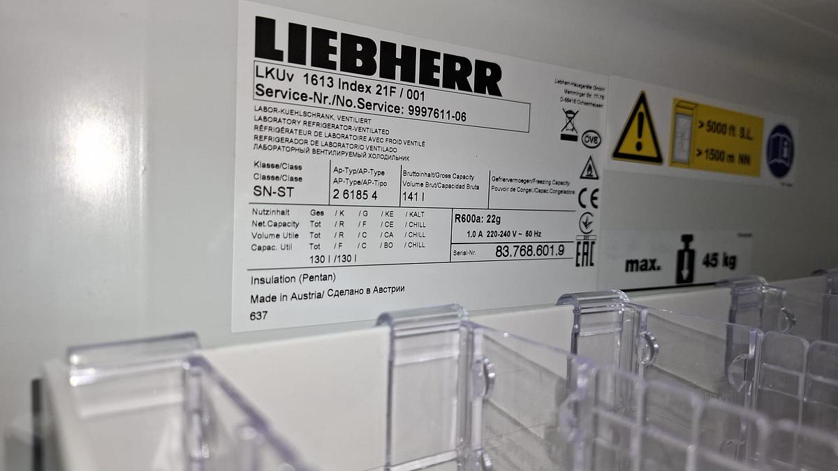 D'occasion REFRIGERATEUR MEDICAL (FRIDGE FOR DRUGS) LIEBHERR MEDILINE LKUv 1613