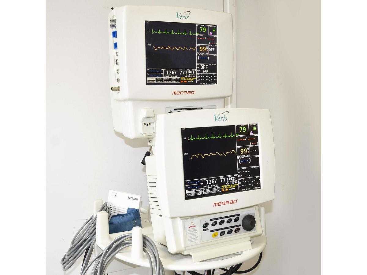 D'occasion MEDRAD VERIS 8600 VITAL SIGNS MONITOR WITH REMOTE DISPLAY, MRI COMPATIBLE