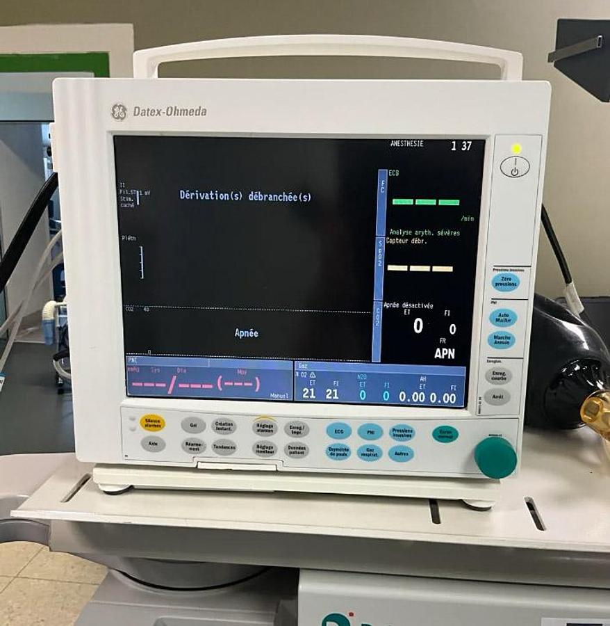 original-d-occasion-station-complete-respirateur-d-anesthesie-mobile-datex-ohmeda-aestiva-3000.jpg