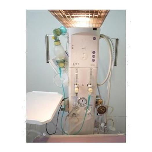 Used NEONATAL REHABILITATION TABLE FISHER&PAYKEL RADIANT LAMP OX/VACUUM