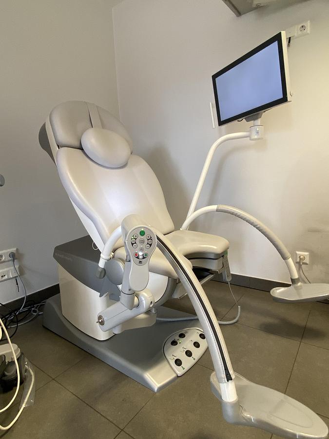 Rénové FAUTEUIL GYNÉCOLOGIQUE SCHMITZ MEDI-MATIC AVEC VIDEO COLPOSCOPE VIDAN INTEGRÉ ET ECRAN