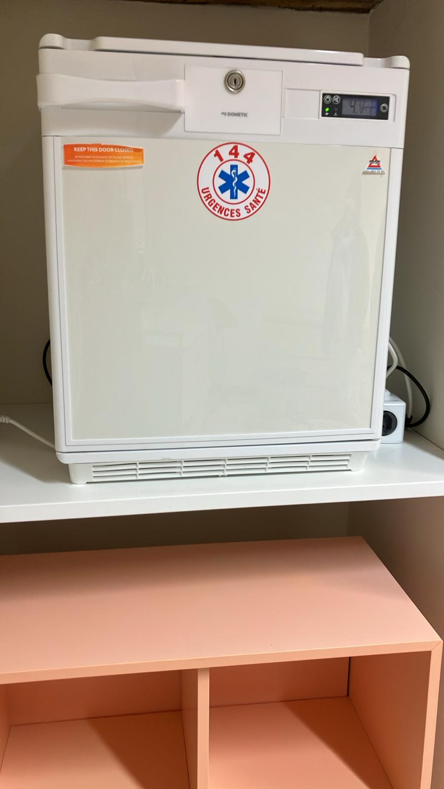 D'occasion REFRIGERATEUR A MEDICAMENTS DOMETIC MÉDICAL HC 502