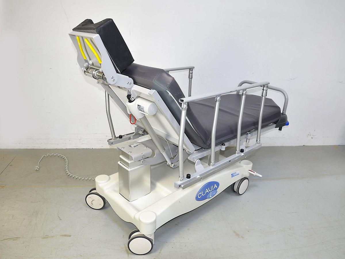 D'occasion BMB MEDICAL CLAVIA LINE ELECTRIC STRETCHER TROLLEY