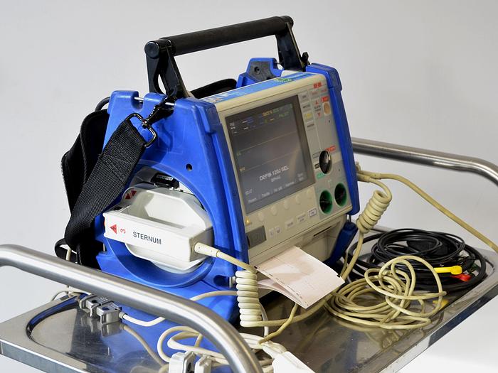 D'occasion DÉFIBRILLATEUR ZOLL SERIES M, MANUEL ET SEMI AUTOMATIQUE