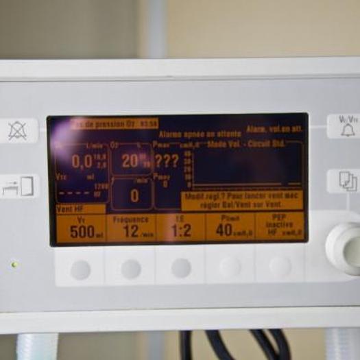 Used DATEX OHMEDA S5 ANESTHESIA VENTILATOR WITH SEVOTEC 5 AND ISOTEC 4 RESERVOIRS
