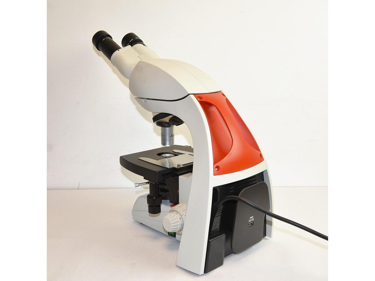 LEICA DM750 LABORATORY MICROSCOPE
