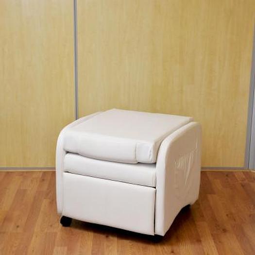 WHITE LEATHERETTE RECLINER