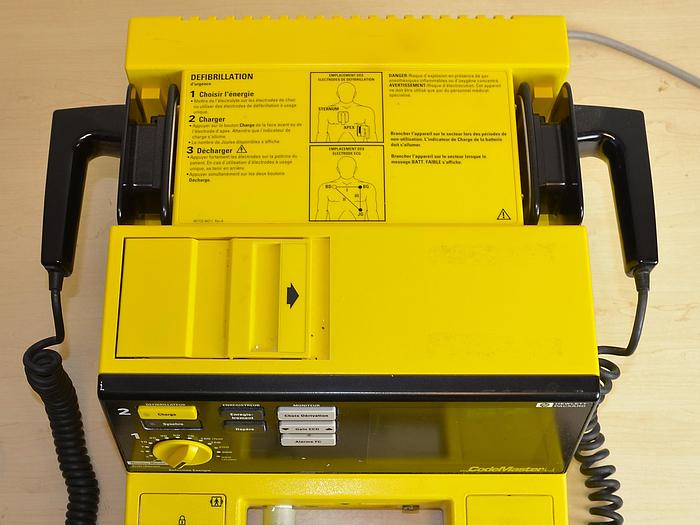 original-d-occasion-defibrillateur-hewlett-packard-codemaster-m1722-b-avec-sortie-ecg.JPG