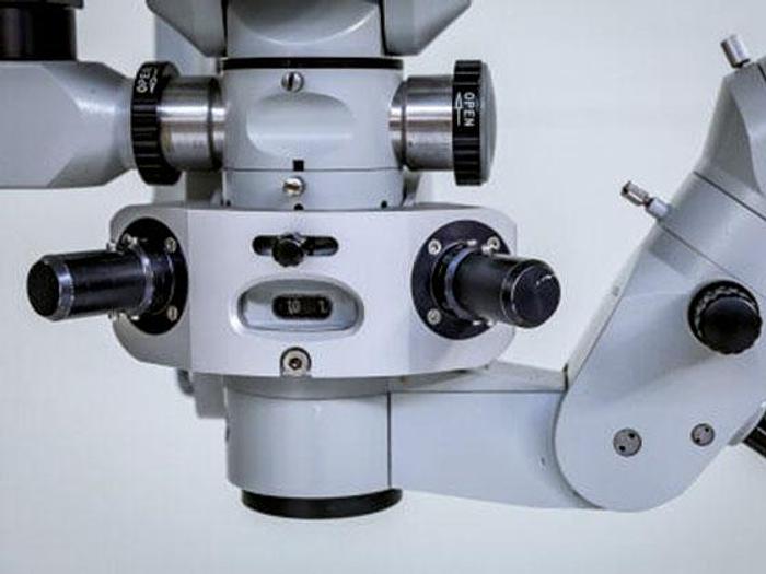 Used OPERATING MICROSCOPE CARL ZEISS VISU 200