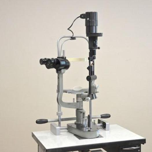 Used HAAG STREIT 900 SLIT LAMP ON HEIGHT-ADJUSTABLE TABLE