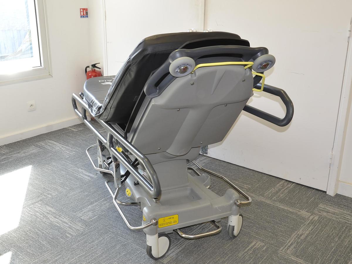 D'occasion ANETIC AID QA3 HYDRAULIC STRETCHER TROLLEY