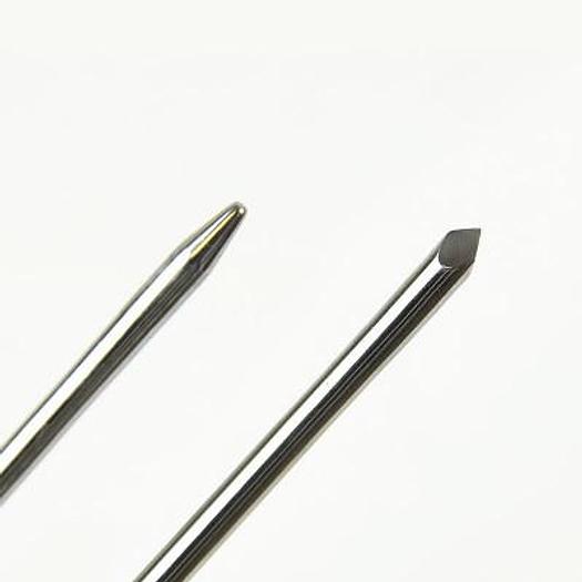 STORZ-COMPATIBLE ARTHROSCOPY TROCAR WITH DOUBLE FLOW