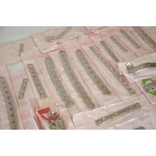 Used SET OF DIFFERENT-SIZED PLATES AND ORTHOPEDIC PINS
