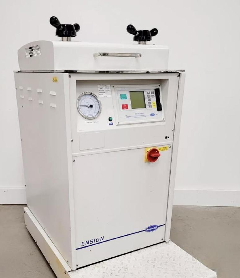 D'occasion AUTOCLAVE VERTICAL RODWELL ENSIGN 125 litres