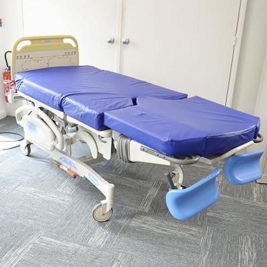Used HILL ROM AFFINITY 4 DELIVERY BED, ELECTRIC MOVEMENTS, BARRIER CONTROL