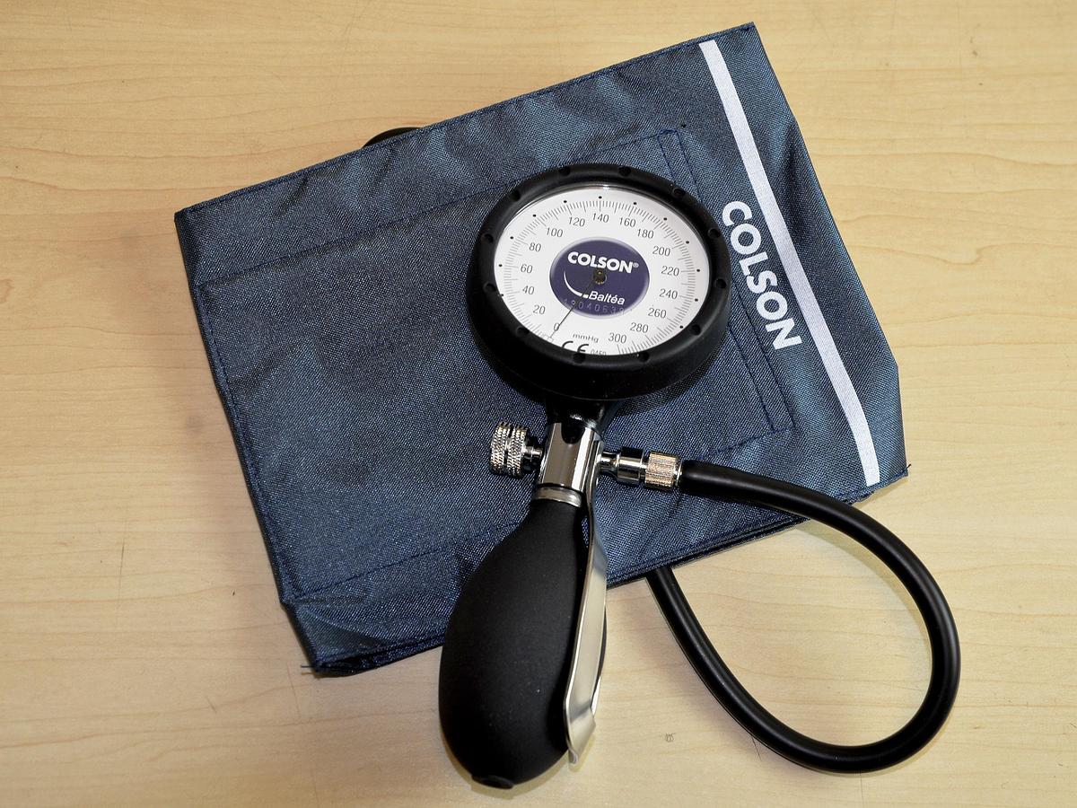 COLSON ADULT MANOPOIRE ANEROID BLOOD PRESSURE MONITOR