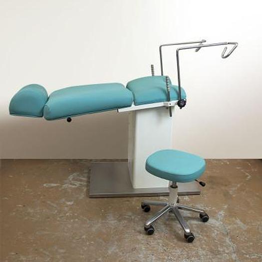 Used GYNECOLOGICAL EXAMINATION COUCH WITH 2 STIRRUPS