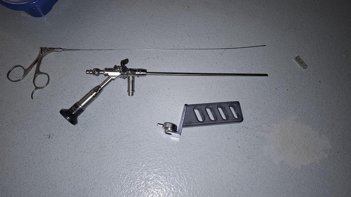 D'occasion HYSTEROSCOPE COMPACT RICHARD WOLF 8986.401   30°  L30cm AVEC CANAL OPERATEUR ET PINCE A BIOPSIE