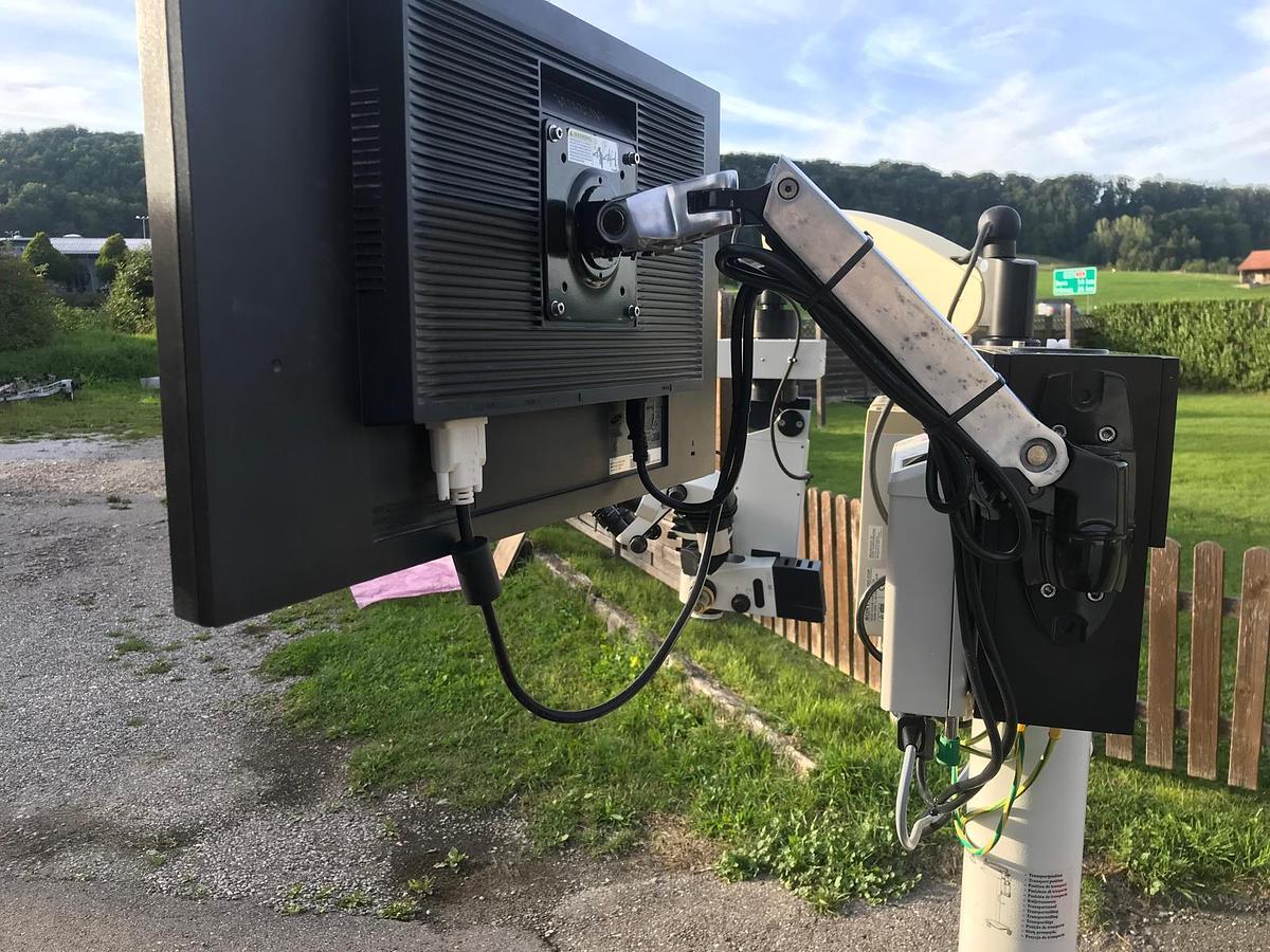 D'occasion MICROSCOPE LEICA OPHTALMOLOGIQUE M620 avec caméra et moniteur HD