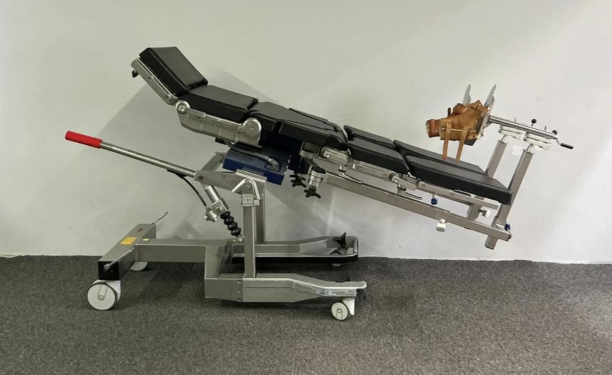 MAQUET OPERATING TABLE WITH ORTHOPEDIC EXTENSION (never used, still in its shipping crate)