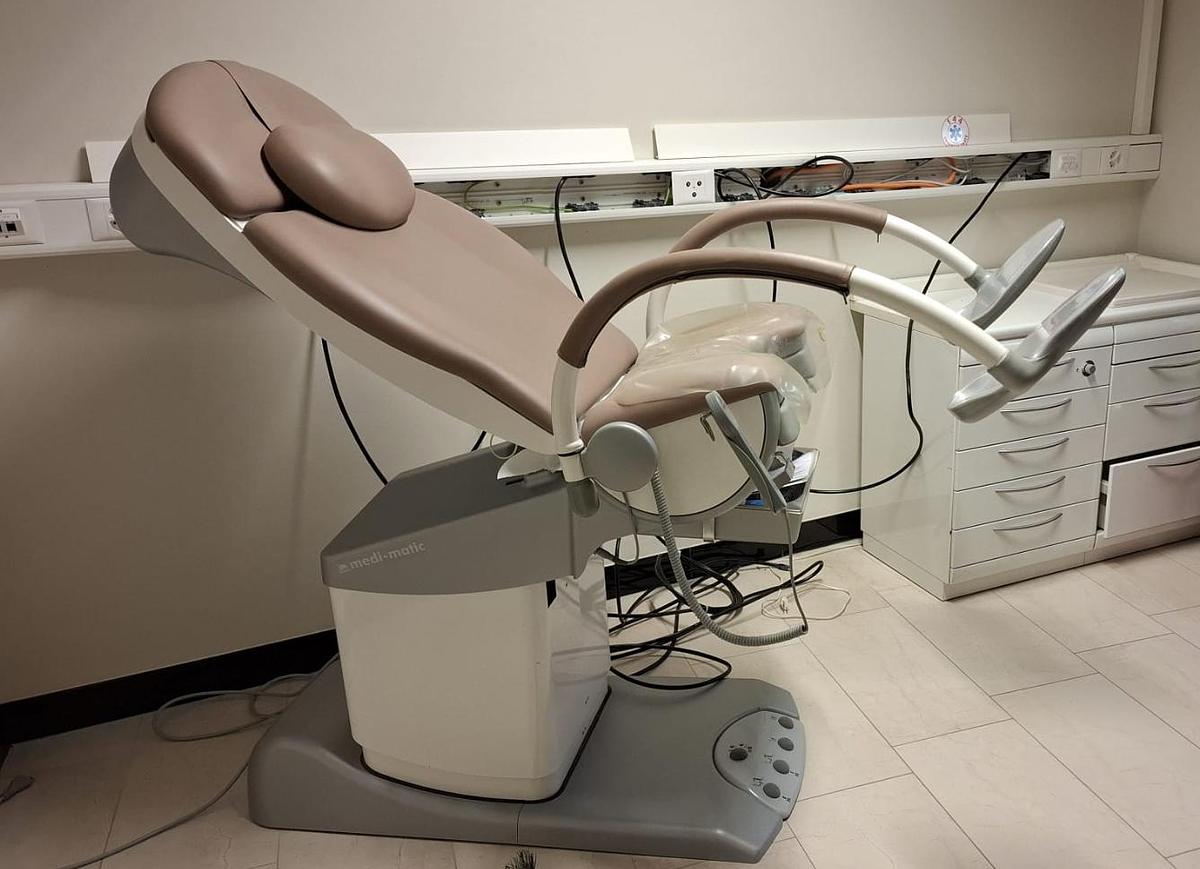 D'occasion CHAISE GYNECOLOGIQUE SCHMITZ MEDI-MATIC AVEC SON TABOURET