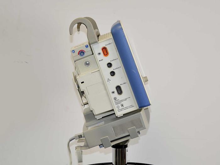 Used DRAGER INFINITY DELTA PORTABLE STAND MULTI-PARAMETER MONITOR