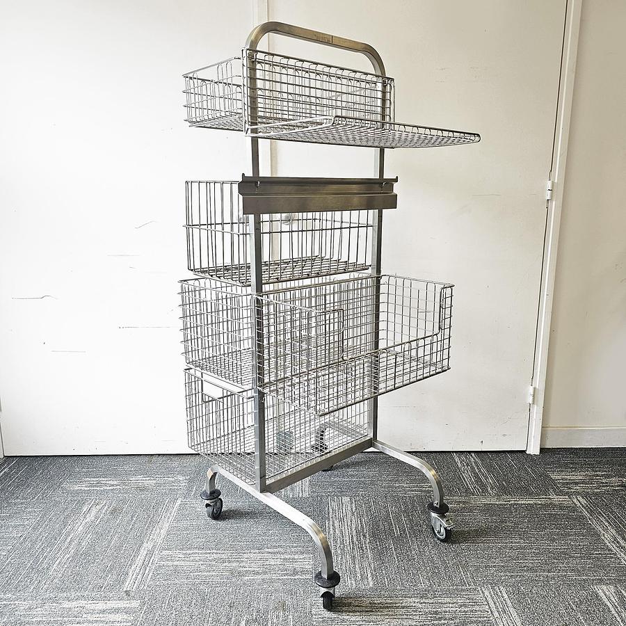 D'occasion DOUBLE-SIDED SHOPPING CART WITH STAINLESS STEEL MESH BASKETS