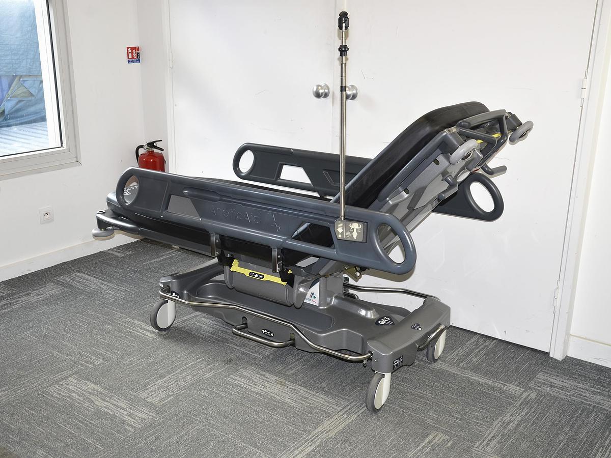 D'occasion ANETIC AID QA3 HYDRAULIC STRETCHER TROLLEY