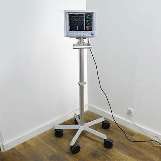 Used DATASCOPE PASSPORT 2 MULTIPARAMETER MONITOR ON MOBILE CART