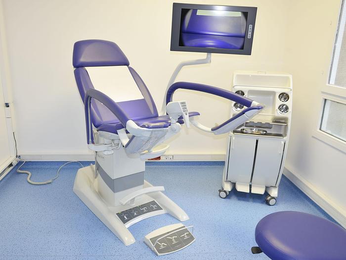 Used GYNECOLOGICAL WORKSTATION COMPOSED OF A GYNECOLOGICAL CHAIR, A VIDEO COLPOSCOPE, AN LCD SCREEN, AND A LINET BORCAD GRACIE MODEL INSTRUMENT TROLLEY