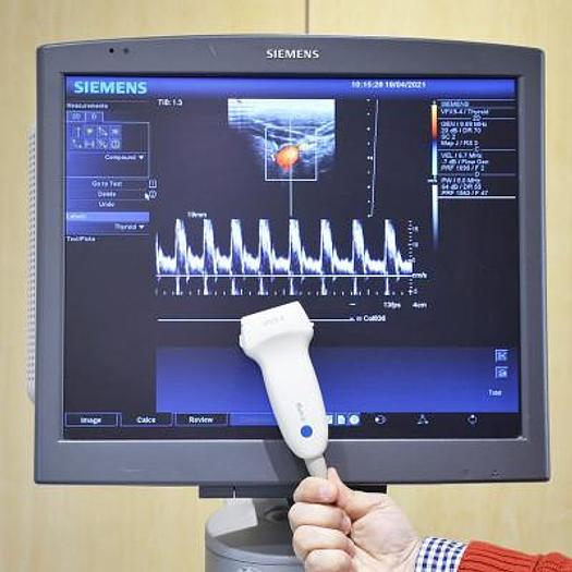 Used SIEMENS ACUSON ANTARES 5 FLAT SCREEN ULTRASOUND SCANNER WITH 3 PROBES