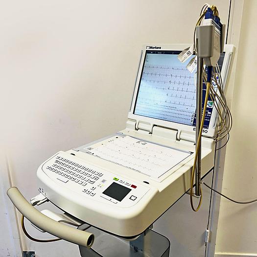 Used ECG MORTARA ELI 350 12 LEADS