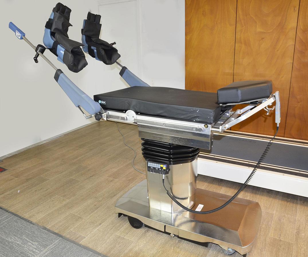original-d-occasion-table-d-operation-electrique-steris-cmax.jpg