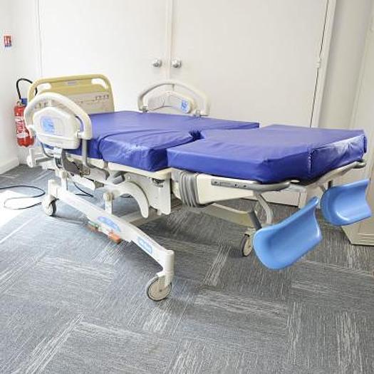 Used HILL ROM AFFINITY 4 DELIVERY BED, ELECTRIC MOVEMENTS, BARRIER CONTROL